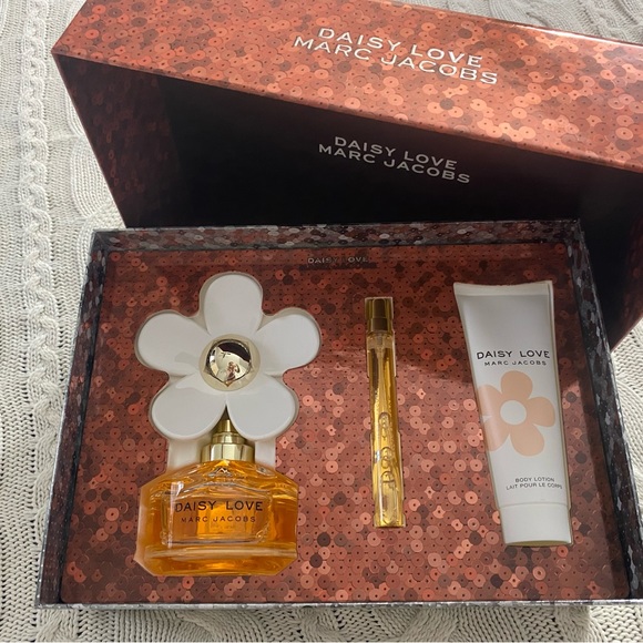 Marc Jacobs Other Marc Jacobs Daisy Love Perfume Set Poshmark